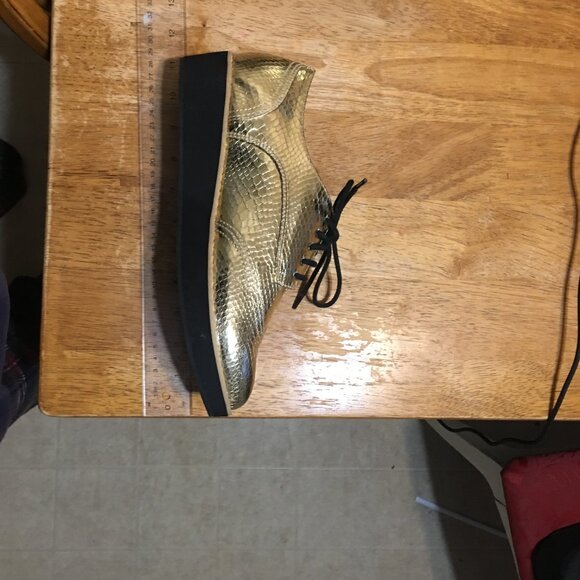 NWOT Brash Woman Wingtip Gold Loafers 9.5 Platform heel 2" Shiny - Picture 3 of 10